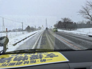 なれない雪道を能登に向け進む
