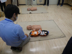 AEDはじめ医療機器の日本光電の方から講習を受けました