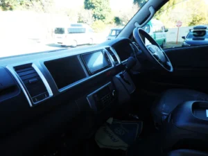 新送迎車のハイエース